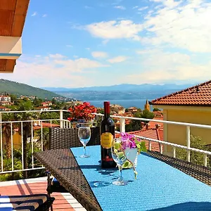 https://apartments-luna-lovran.in-istria.net
